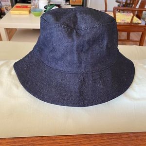 Denim bucket hat w strips